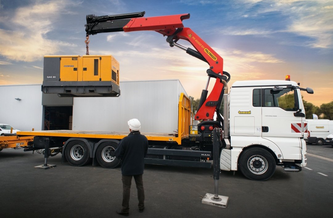 PalfingerSA's tweet photo. No matter how big or small the job is, lifting runs in our DNA.

#palfinger #reachinganything #truckmountedcrane #LiftingPower https://t.co/gwTJs7ZSPr