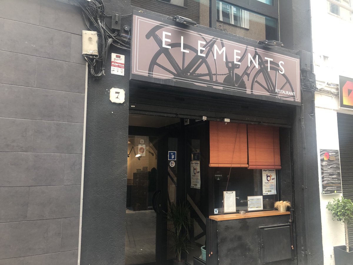 torrents_d's tweet photo. Avui he dinat al Restaurant Elements (C/ Lleó, 7) de #Badalona. Gràcies Alba per la teva atenció i per les ganes de fer tantes coses!!! https://t.co/scphh9KuxO