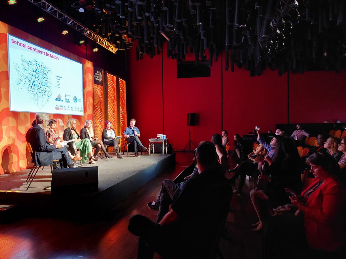 How can we help everyone to have access to healthy and sustainable diets? One approach is sustainable food #publicprocurement 

How does the purchase of public meals contribute to this goal? 7 cities took part in the discussion at <a href="/food_trails/">Food Trails</a> &amp; <a href="/EATforum/">EAT</a> side event at #Rio8Mufpp