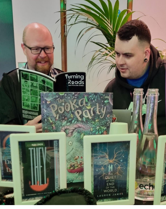 fingallibraries's tweet photo. Marc, Conor & Ciara of Fingal Libraries were delighted to return to #Octocon2022!
Thrilled to meet Guest of Honour @MikeOwenCarroll - best known for writing Judge Dredd for 2000AD⭐⭐
Many thanks @octocon & @DublinCityofLit for sponsoring!
Looking forward to #Octocon2023! https://t.co/BTvkpBCYCz