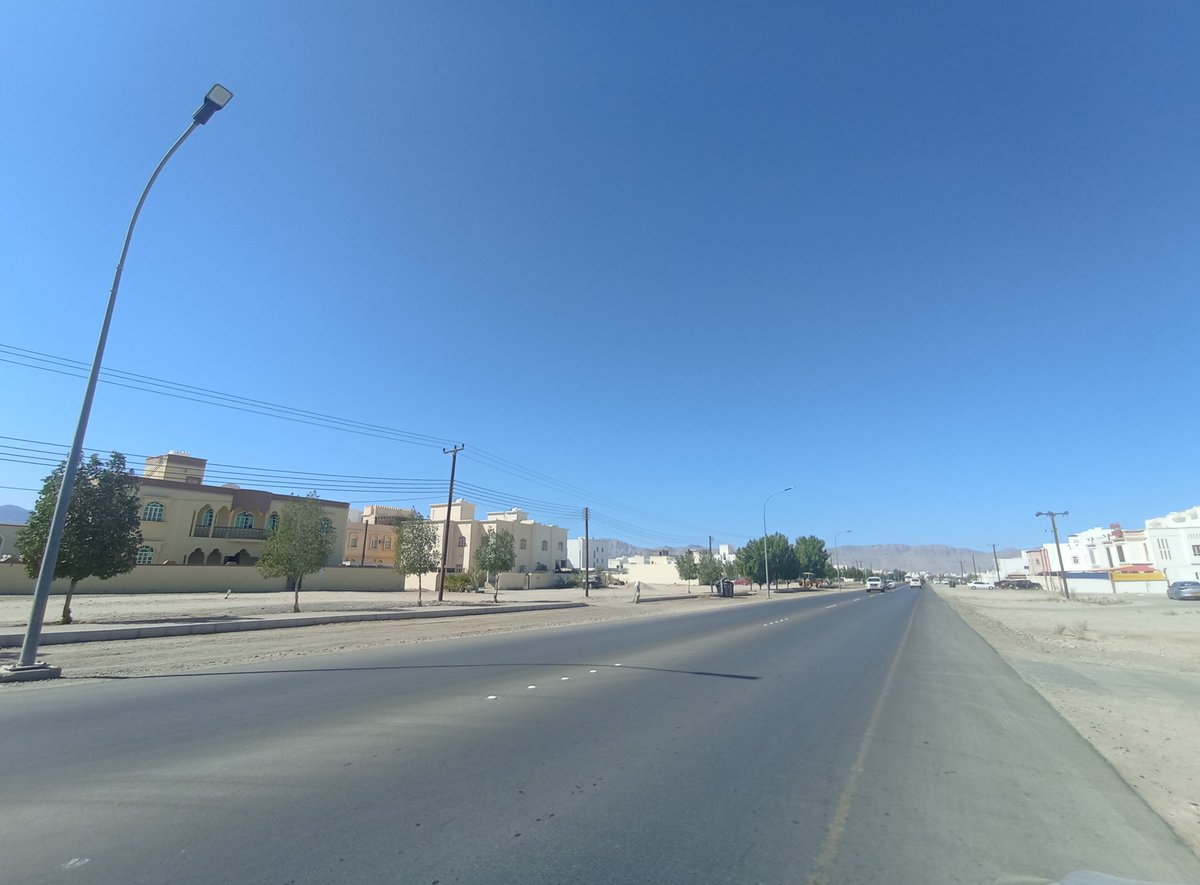 M_Municipality's tweet photo. لرفع كفاءة الحركة المرورية ؛ أسندت #بلدية_مسقط مشروع ازدواجية شارع الجود بالعامرات -المرحلة الأولى- للتنفيذ ؛ بإضافة مدخل لشارع الجود القائم، وإنشاء طرق مزدوجة، وإنشاء مسارات للتسارع والتباطئ، وإنشاء دوار جديد وطريق خدمي، وعبارات لتصريف المياه، والحمايات اللازمة.
التفاصيل 👇 https://t.co/IQ965bnVGD
