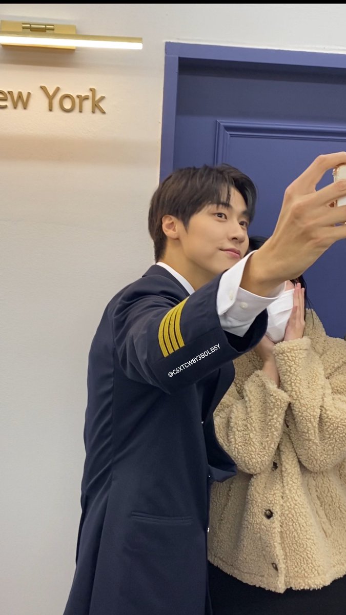 c6XTCw8Y3bOLB5Y's tweet photo. #엔플라잉 #이승협 #유회승 
착하시구 잘생기셨어요! 노래도 짱..👍 https://t.co/Di4samKD1r