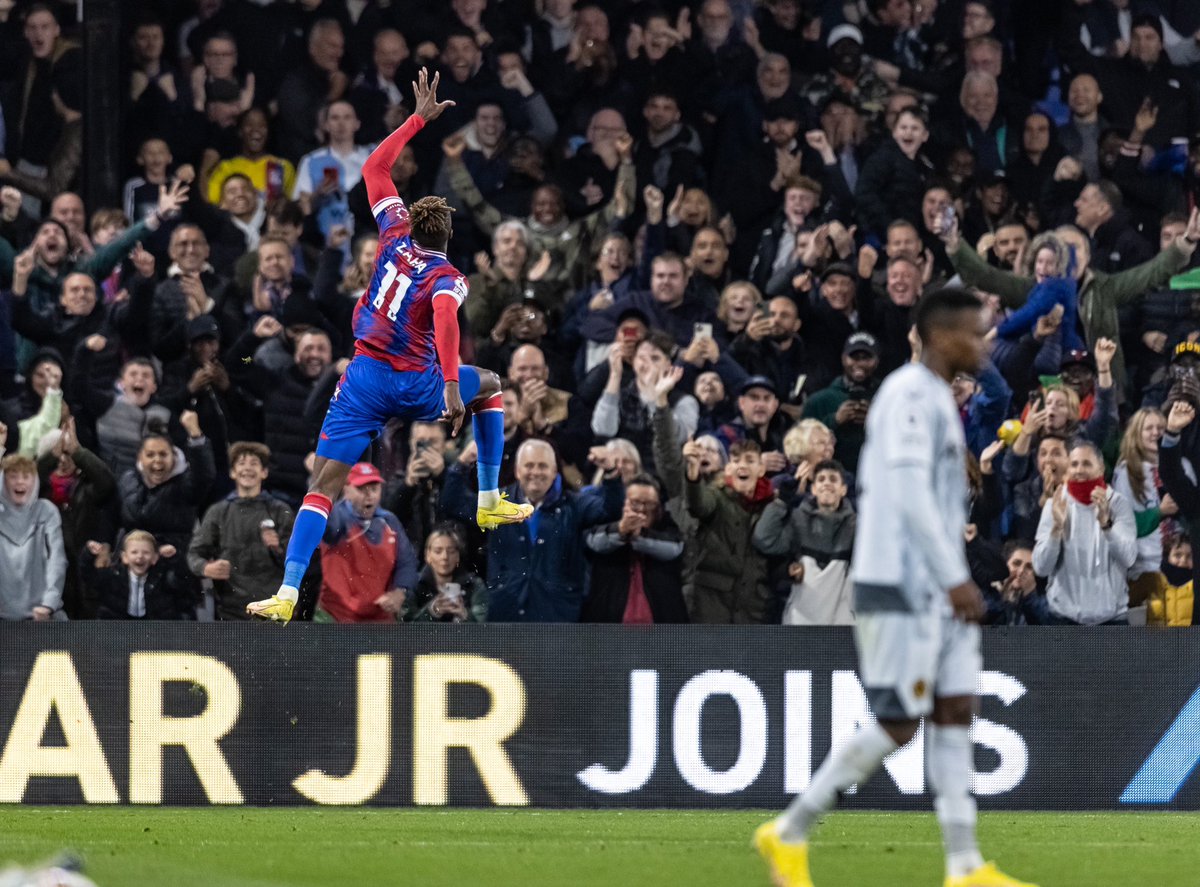 talkSPORT's tweet image. Who is the better player? 🤔 

🔁 RT for Kulusevski
❤️ Like for Zaha