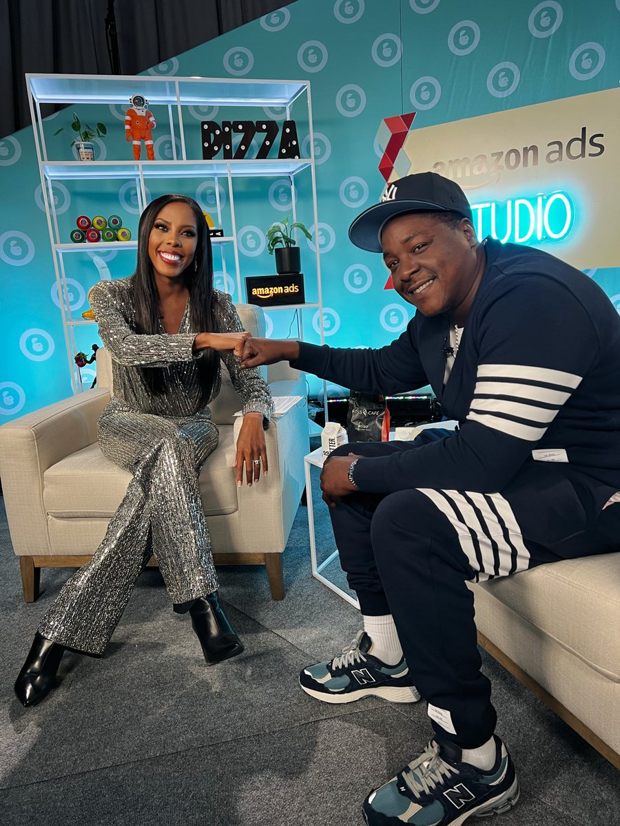 Right_Method's tweet image. Founder of The Right Method, 
@Dhomonique 
 Murphy sits down to interview legendary rap artist #Jadakiss at Advertising Week in the @amazonads studio. She’s this year’s Host in NYC.
.

#AdvertisingWeek #TheRightMethod #Dhomonique #Jadakiss #jadakiss #tvinterview #entertainmenttv