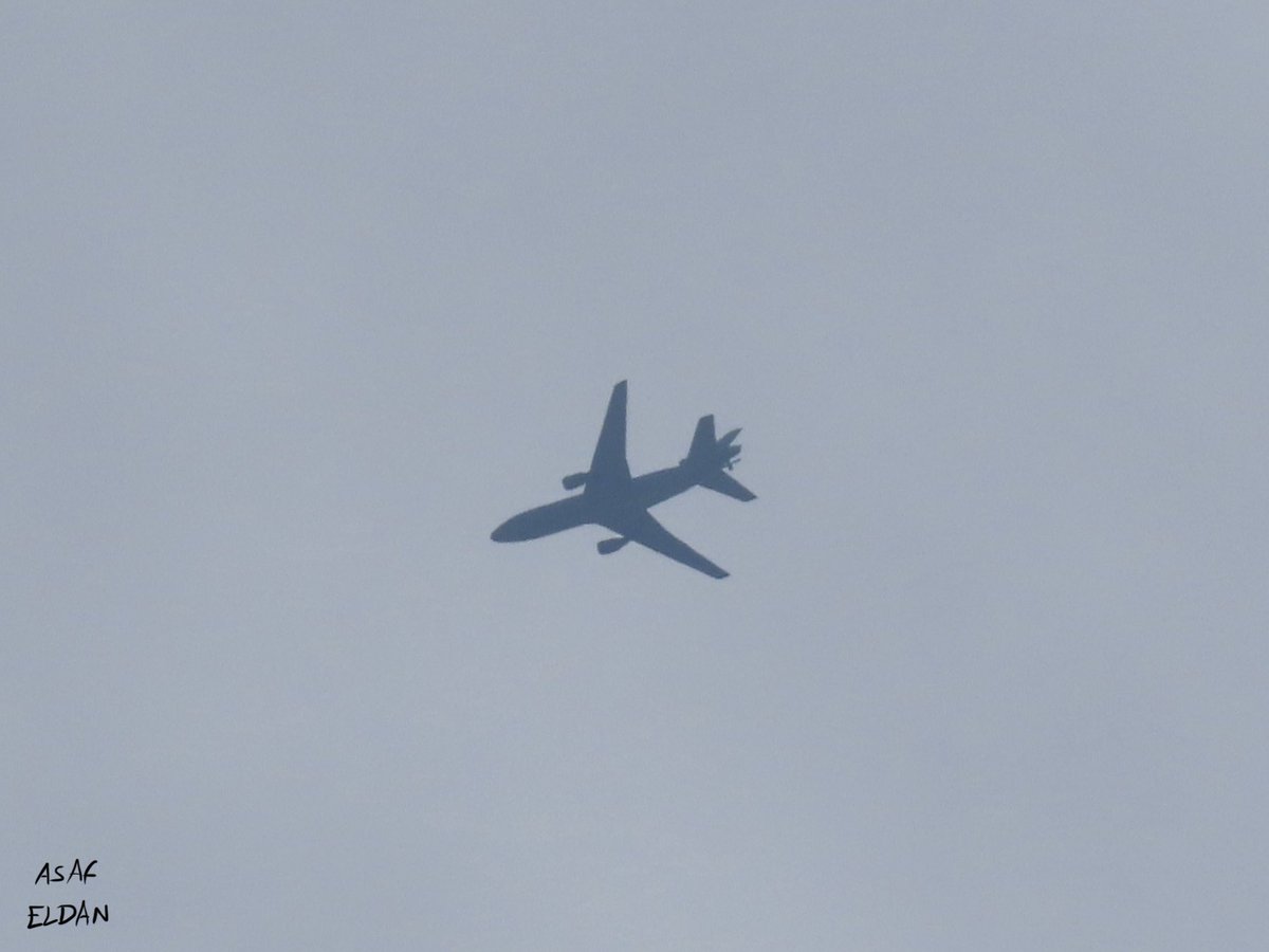 AsafEldan's tweet photo. #USAF #McdonnellDouglas #KC10Extender reg. 84-0188 as #flight #GOLD62 at FL270 dragging few #fighterjets (only caught one)
#usairforce #airrefueling #airforce #DC10 #tanker #avgeek #planespotting @usairforce https://t.co/2YKga6gj7V