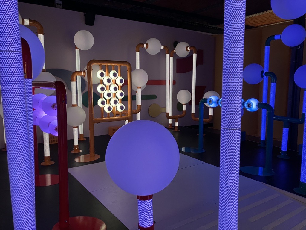 sim_manchester's tweet photo. 2 days until Turn It Up: The power of music opens and the musical playground is going in🎶🎸

Explore the exhibition in your own way with #BSL interpreted tours, Relaxed sessions and Experitots for under 5s. 

Find out more and book your ticket now https://t.co/Pq8ZF1K3S8 https://t.co/HL44shkYfi
