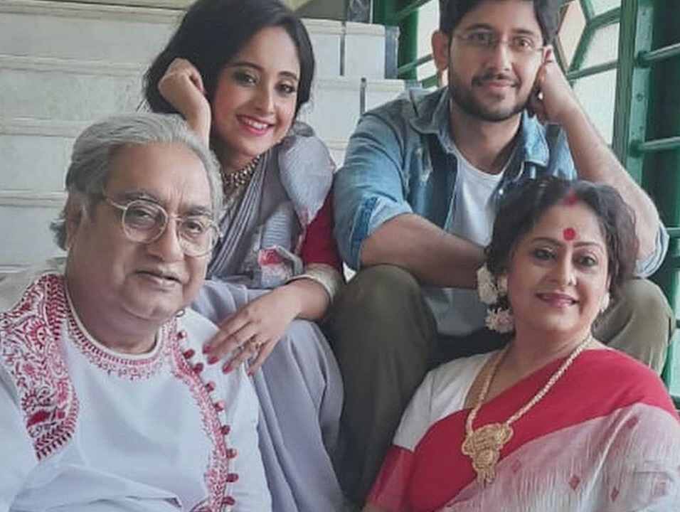 MamKrishna's tweet photo. @ZeeBanglaTv @samratghosh0510 Sir #Mithai is an emotion for us,pls don't end d show and don't change d time-slot #we_want_mithai_8_pm #wewantmithai8pm #donotendmithai #nomithainozeebangla #donotchangemithaislot #noslotchangeformithai #AdritRoy #SoumitrishaKundoo #justiceformithai https://t.co/HKEAVrtIIp
