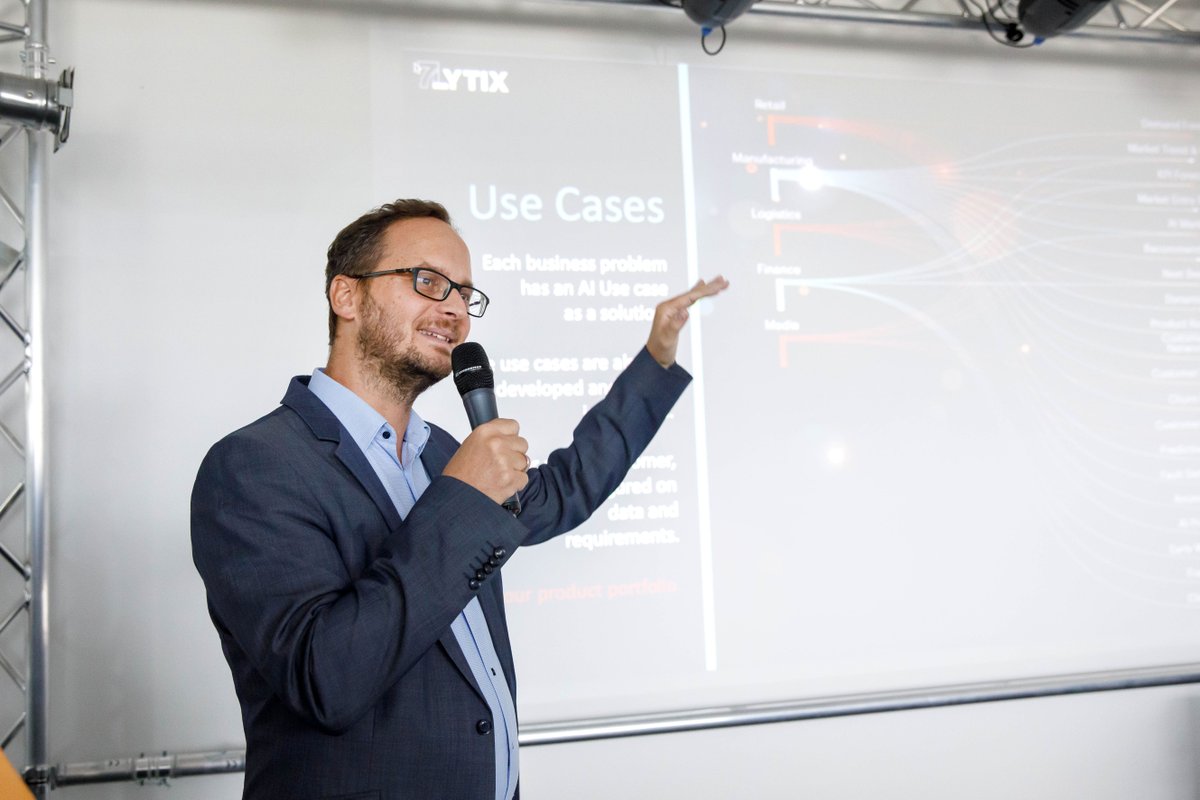 hightechfonds's tweet photo. Wir freuen uns, Franziskos Kyriakopolous und #7Lytix gemeinsam mit der Element Beteiligungs GmbH beim Aufbruch in die #Internationalisierung unterstützen zu dürfen! Auf eine gute, gemeinsame Entwicklungsreise 😀! Mehr dazu kann man grad in zahlreichen Medien nachlesen - cool! https://t.co/mHjWXuhiX5