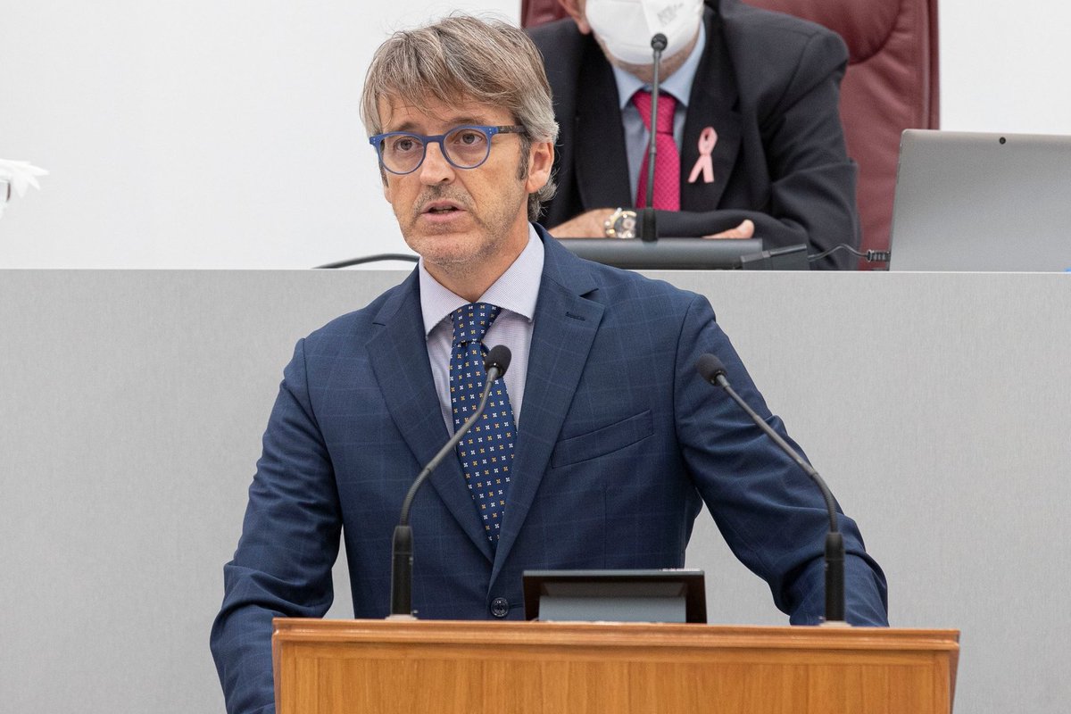 regiondemurcia's tweet photo. La Asamblea Regional convalida una rebaja del 4,1 por ciento en la escala autonómica del IRPF para aliviar el impacto de la inflación
https://t.co/orpUkjDVk1 https://t.co/m8XTybFKcX