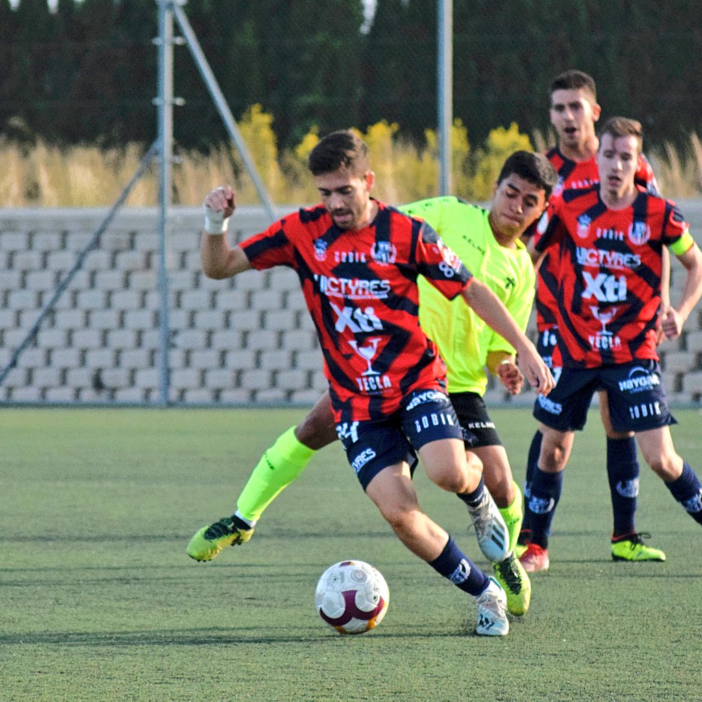 #YeclanoB ⚽️

🔝📋 Nuestro jugador del filial Jorge Varela presente en el XI ideal de <a href="/treceraG13/">Trecera.com ⚽️</a> de la J5 de #PreferenteAutonómica tras su gran actuación el pasado sábado en el empate del 'Juan Palao' 💪🏟

#MTC 📸
#SomosCantera 👦🏻
#SomosYeclano 🔵🔴
#YeclanoBPlusUltra ⚔
