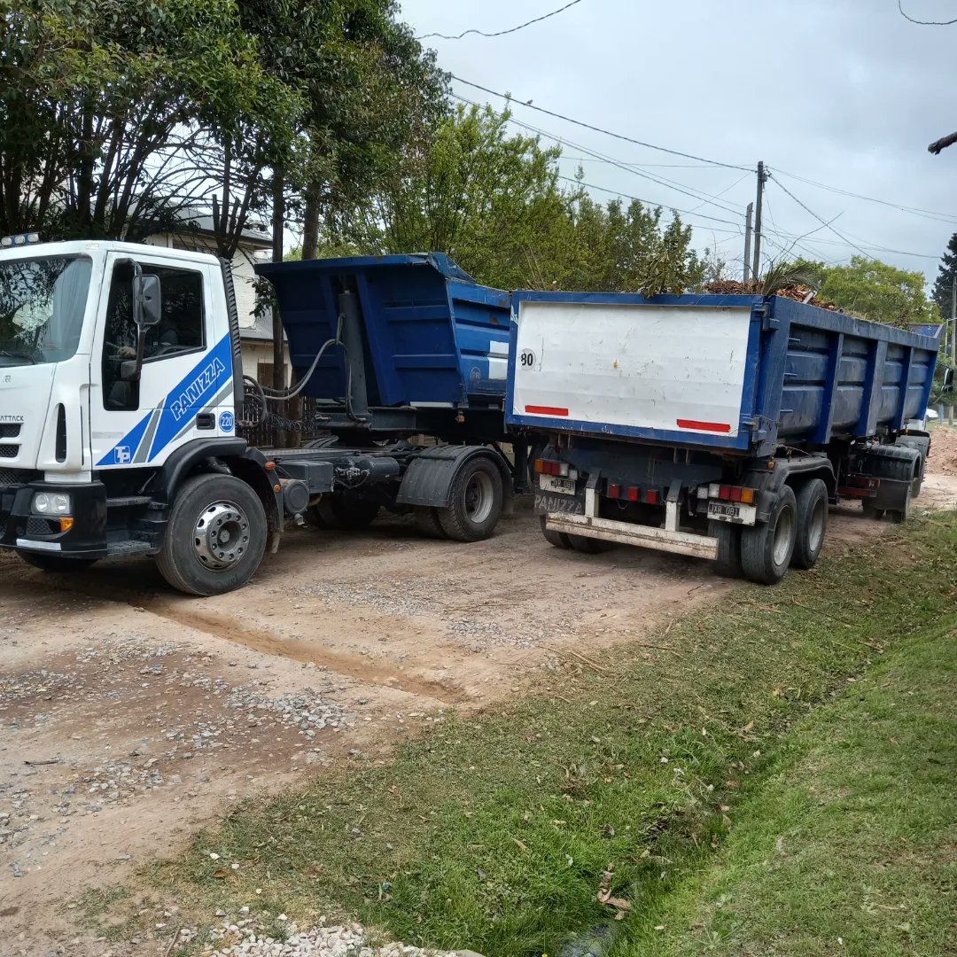 Pablodreamer_'s tweet photo. @CronicaTV Nosotros estamos luchando hace años por miserables 3 cuadras de asfalto en rivadavia y suipacha en maquinista. Una vergüenza. Ya hoy pasaron más de 15 camiones de municipalidad!vivimos.con tierra y el impuesto municipal que aumento más del 100% https://t.co/f1xe44u5BF