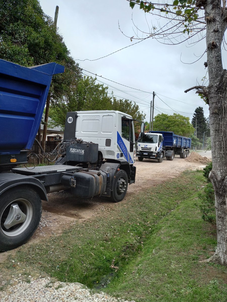 Pablodreamer_'s tweet photo. @CronicaTV Nosotros estamos luchando hace años por miserables 3 cuadras de asfalto en rivadavia y suipacha en maquinista. Una vergüenza. Ya hoy pasaron más de 15 camiones de municipalidad!vivimos.con tierra y el impuesto municipal que aumento más del 100% https://t.co/f1xe44u5BF