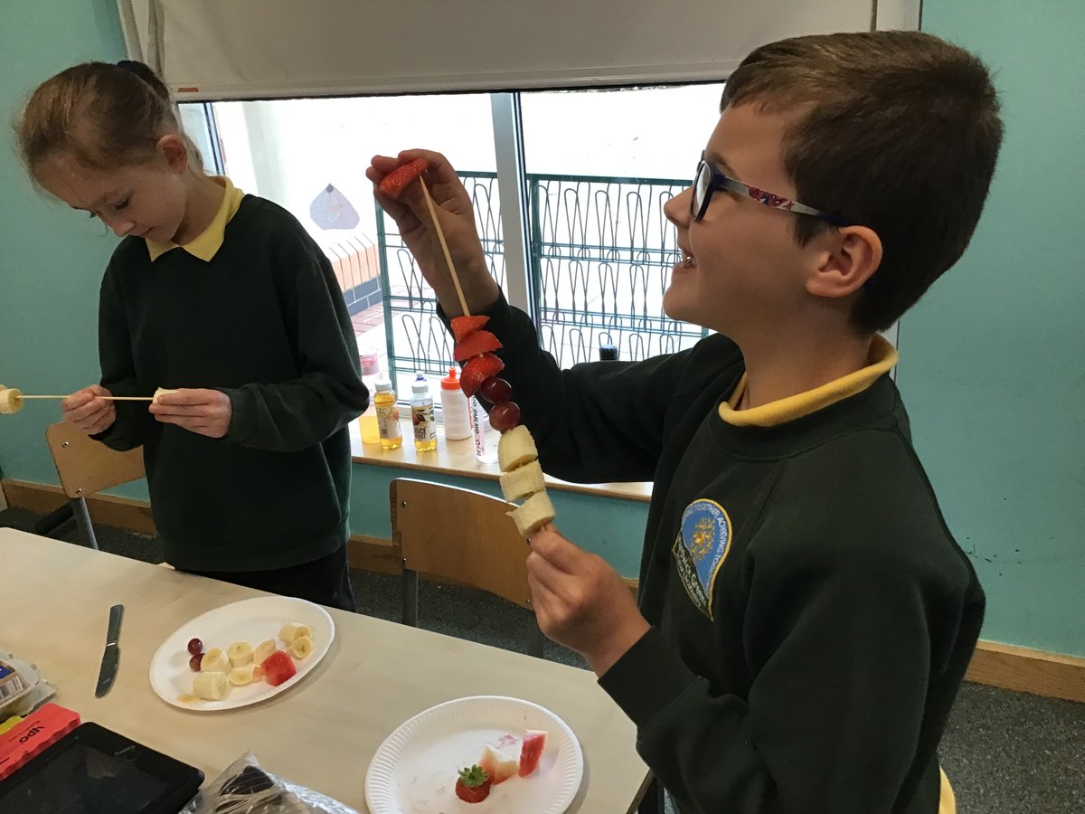 MrsKeeganHGPA's tweet photo. Eating seasonally, making Japanese fruit skewers @kapowprimary
#HardwickDT https://t.co/qc97RyJUTj
