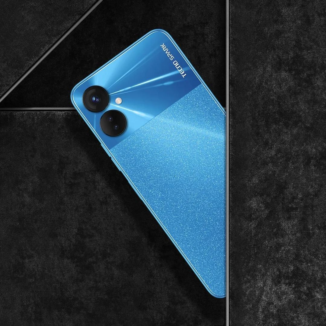TecnomobileTZ's tweet image. Rangi ya blue ina maana gani kwako?

#SPARK9Series blue color
50MP AI Triple camera + 32MP selfie camera📸
G85 Octa-core processor
Ella Assistance
128GB ROM + 4GB RAM

#SPARK9Series I #StopAtNothing