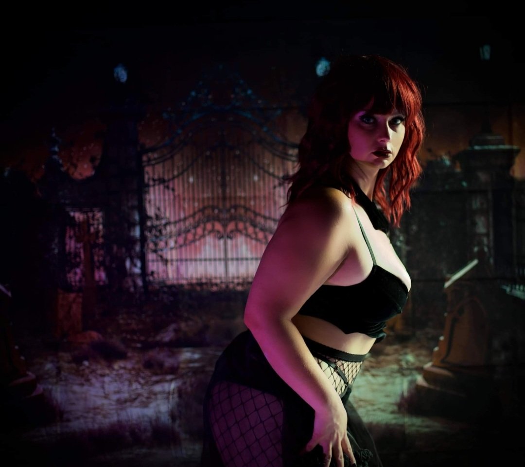 IvoryRosePinup1's tweet photo. Halloween vibes 
Photographer wishes not to be credited 
@IvoryRosePinup1 
#altgril #thick #curvy #model #pinup https://t.co/bDV1U9xV1B