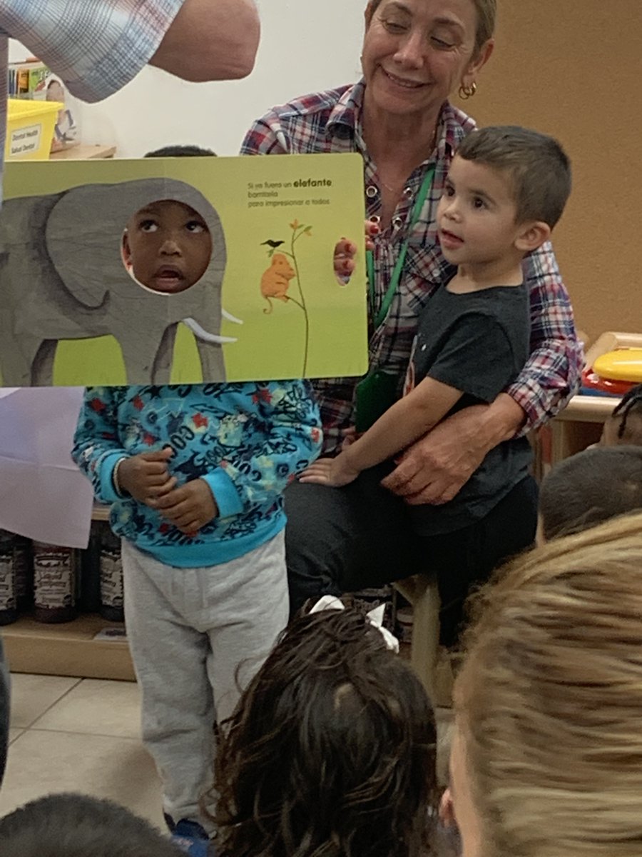 LeJardinCC's tweet image. #LiteracyActivity Thank you @fundacioncuatrogatos for your visit and this incredible literacy activity! 

#LJCC #Education #EarlyHeadStart @natlheadstart @HeadStartgov @FlaHeadStart