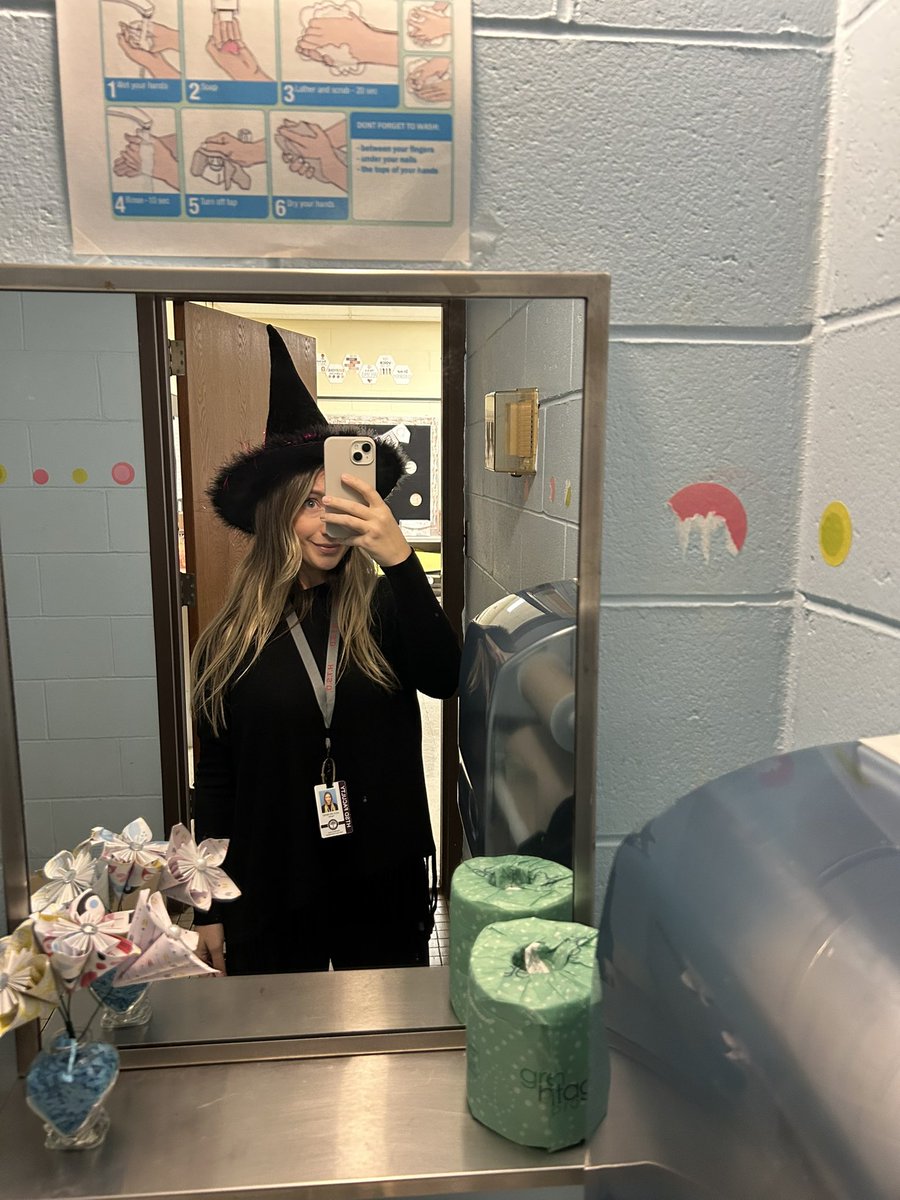 delibero_julia's tweet photo. Really getting into character here… 🧹🕸️🧪 @WeAreHTSD @HTSD_Robinson https://t.co/gMnOJPOdrj