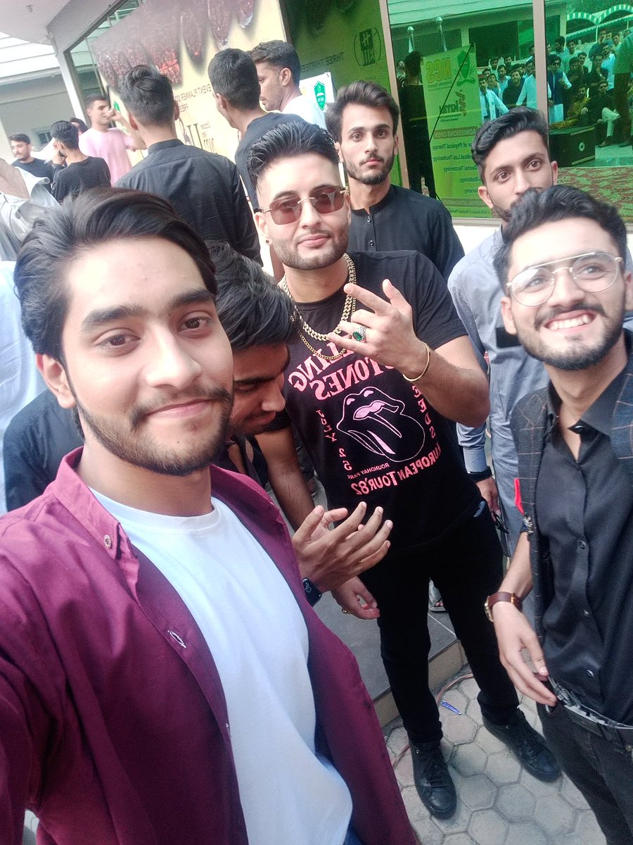 Faran62344582's tweet photo. Quit amazing concert ☺️
#cezr #mars #Atishband #khalish https://t.co/Vbaw7q3O9X