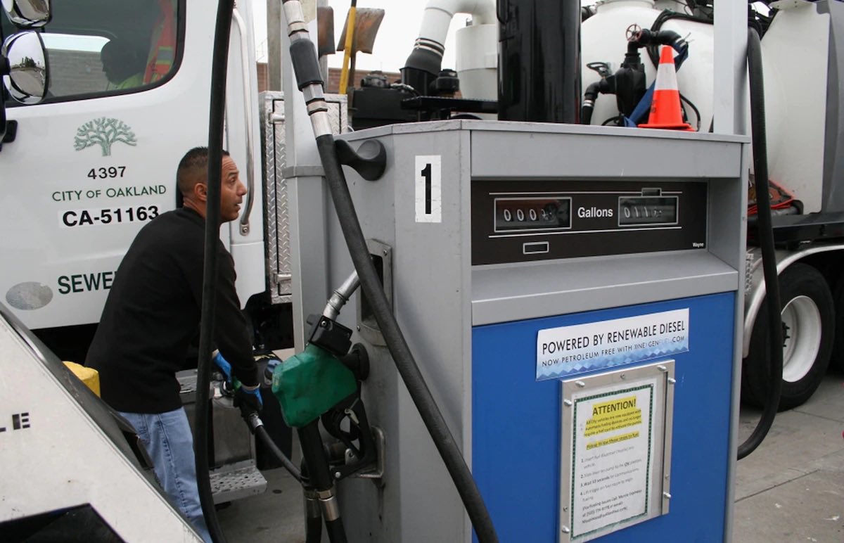 MiBiofuels's tweet image. #Renewable diesel is a drop-in replacement for petroleum #diesel that boasts higher #cetane and a much lower #carbon footprint. 

Learn more: miadvancedbiofuels.com