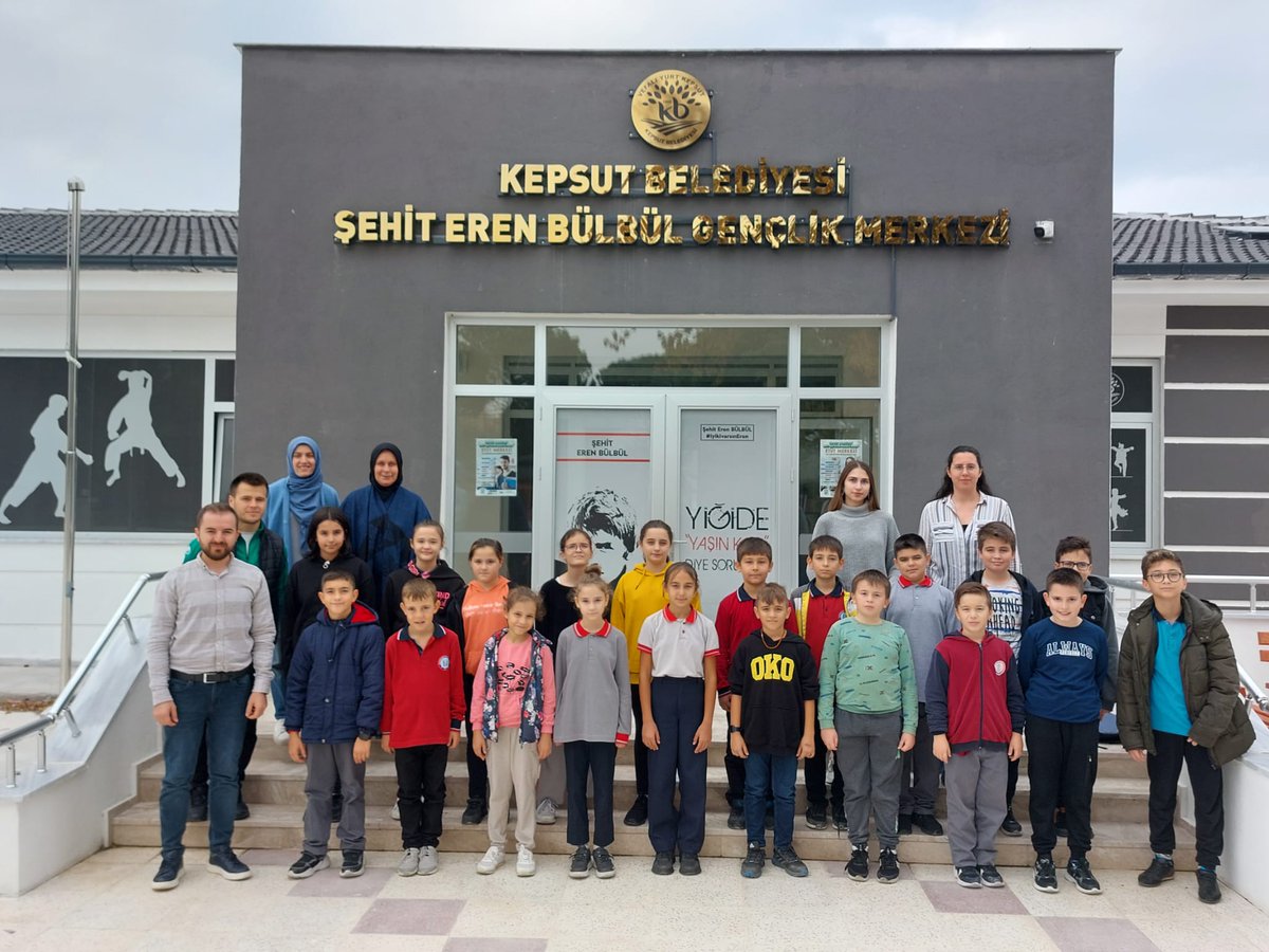 KepsutBelTr's tweet photo. Şehit Eren Bülbül Gençlik Merkezimizdeki derslerimize katılımlar her geçen gün artarak devam ediyor. https://t.co/eDCcWs2JLQ