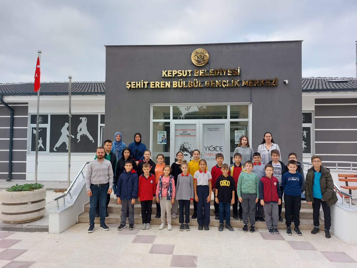 KepsutBelTr's tweet photo. Şehit Eren Bülbül Gençlik Merkezimizdeki derslerimize katılımlar her geçen gün artarak devam ediyor. https://t.co/eDCcWs2JLQ