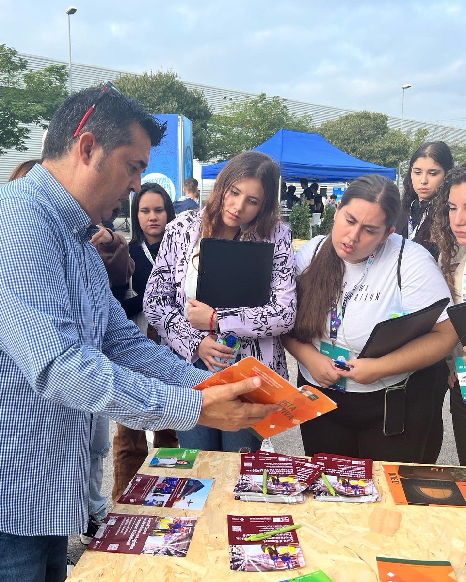 IsidreSierra's tweet photo. Avui participant a 1era Fira de Logística de @AjSantBoi amb @unedbarcelona 

#purainspiració #logistica #prologis #lotrans @diba @UNED #somuned #uned50 #ciutateducadora https://t.co/kgOPp22dbJ