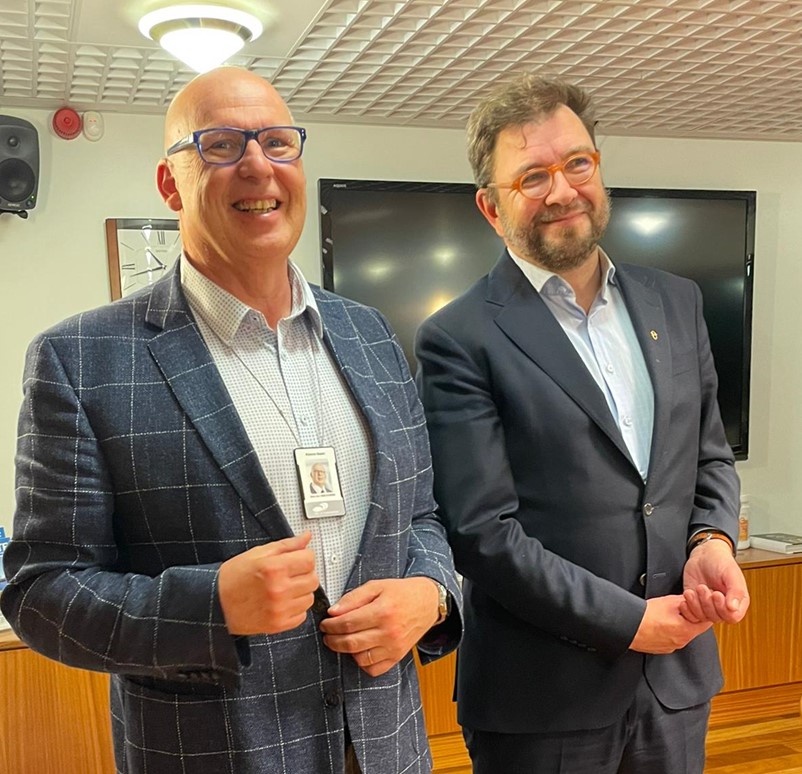 Liikenne- ja viestintäministeri <a href="/TimoHarakka/">Timo Harakka 🏳️‍🌈🇫🇮🇺🇦 💚 Äänekosken Huima</a> vieraili HaminaKotka satamassa 18.10.2022. Tapaamisessa keskusteltiin muun muassa HaminaKotka sataman suuresta merkityksestä Suomen huoltovarmuudelle sekä sataman tarpeista valtion suuntaan.
#portofhaminakotka