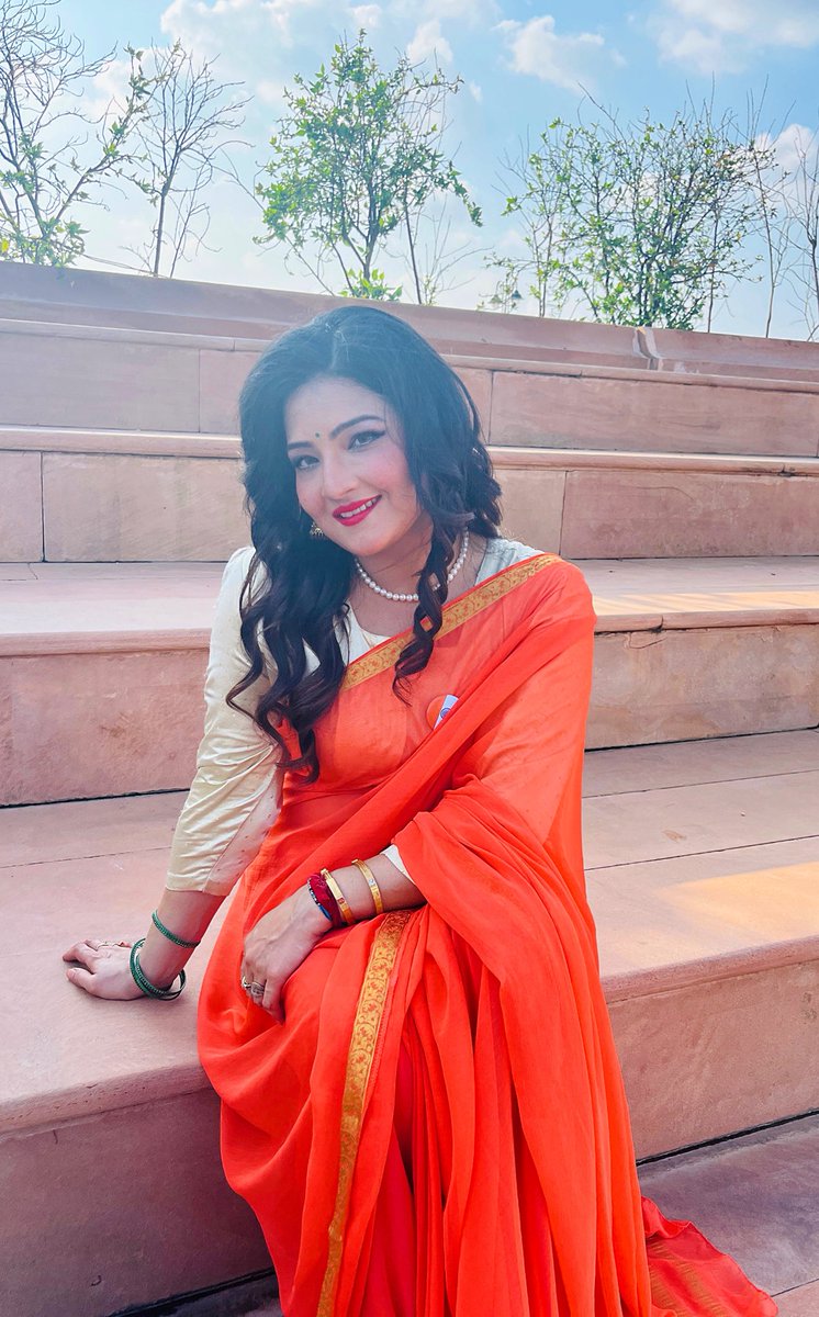 PoonamSharrma_'s tweet photo. दुनिया की कोई भी चीज़ आपको ख़ुश नहीं कर सकती जब तक आप ख़ुद ख़ुश ना होना चाहें… 

#AlwaysRemember #BelieveInYourself #BeHappy #thinkpositive #thoughtoftheday #quotesoftheday https://t.co/Yv48bzhTLk