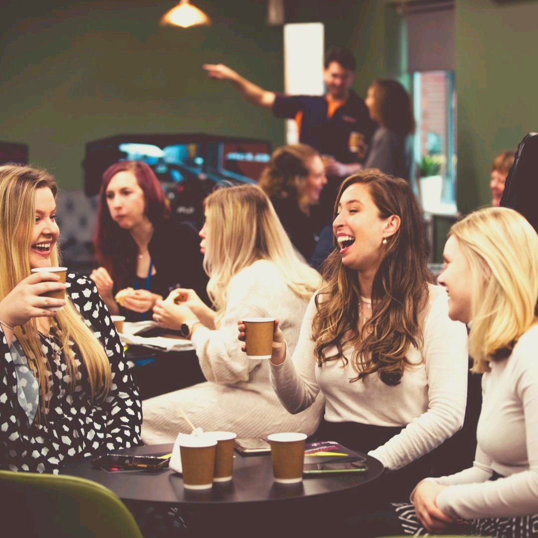 wearemacmartin's tweet photo. That feeling when the first coffee of the day hits 🤪☕️
Siân, Chelsie and Esme enjoying the @MarketingDerby Bondholder Spotlight last week! ✨
#macmartin #marketingderby #marketing #reachevents https://t.co/vdfw0yturz