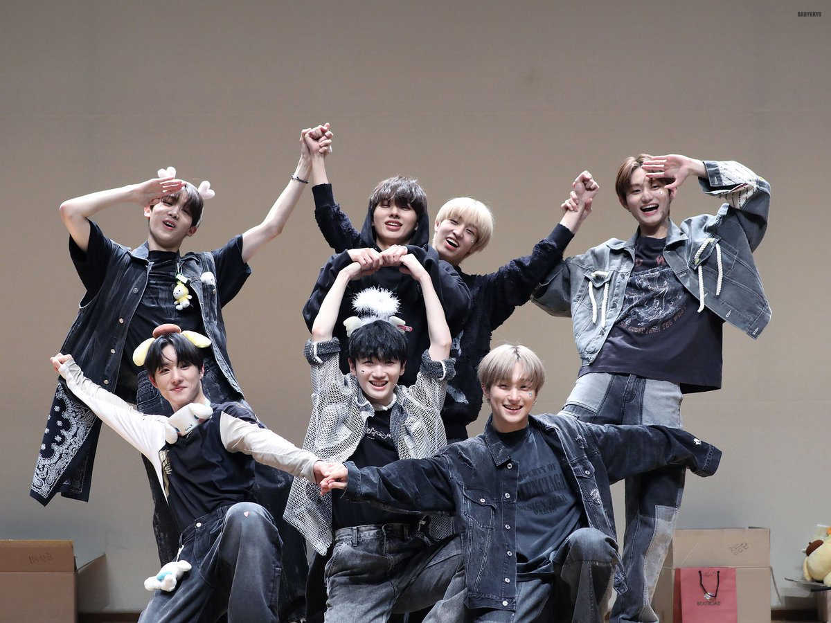 rakwonlvr's tweet photo. who deserves all the love in the world? #ATBO https://t.co/XTsuP99WDj