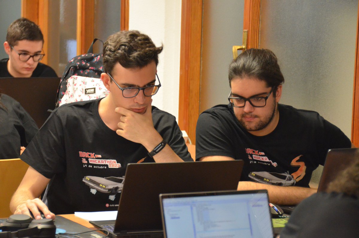 esiuclm's tweet photo. 🧵 (4/7) Fotos #hackathonesi2022 @hackathonesi https://t.co/xqG4SDL6SB