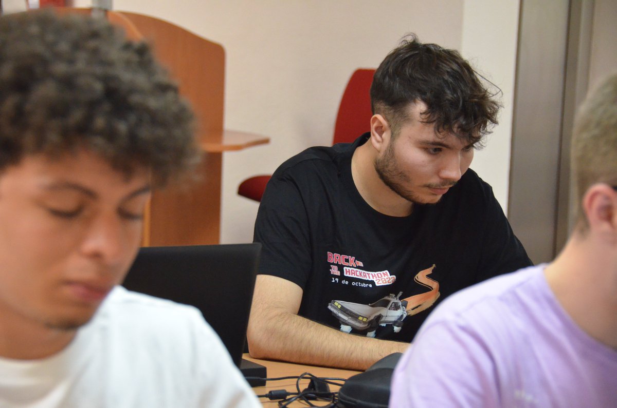 esiuclm's tweet photo. 🧵 (4/7) Fotos #hackathonesi2022 @hackathonesi https://t.co/xqG4SDL6SB