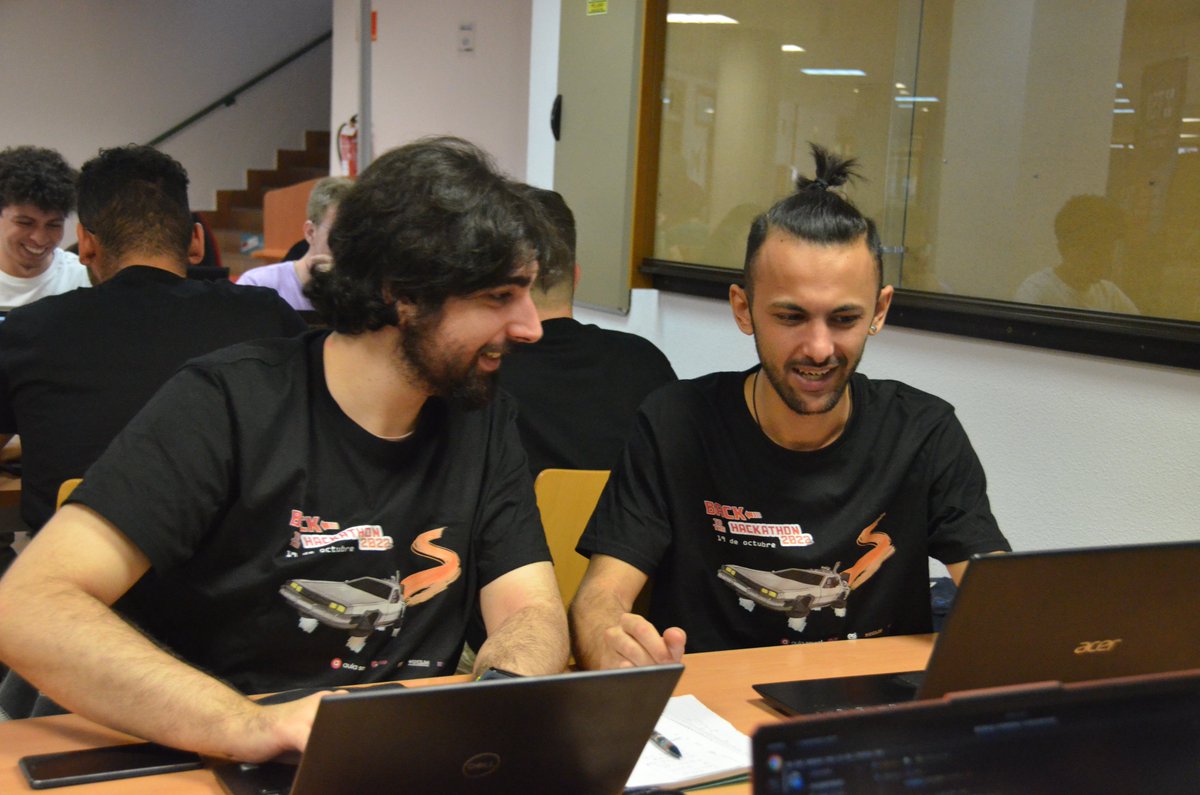 esiuclm's tweet photo. 🧵 (5/7) Fotos #hackathonesi2022 @hackathonesi https://t.co/bk7Cxyy4I1