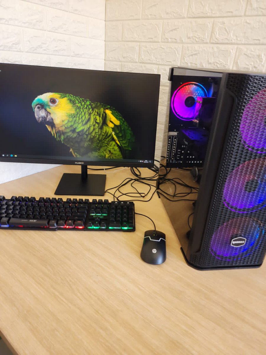 FalconElectron4's tweet photo. 🦅Gaming Gigbyte intel Core i7 7th Gen🦅
~Intel ® Core ™ i7-7700 Cpu  @3.60Ghz
~Beast Gaming Cpu desktop AM
~7th Generation 12 Threads
~4 cores 8 Logical Processors 
~Cpu@ 3.60GHZ x 64 bit operating system 
~650Wt power supply Antec Cv650
~16GB Ram DDR4 fast memory https://t.co/caZWWRkQaR