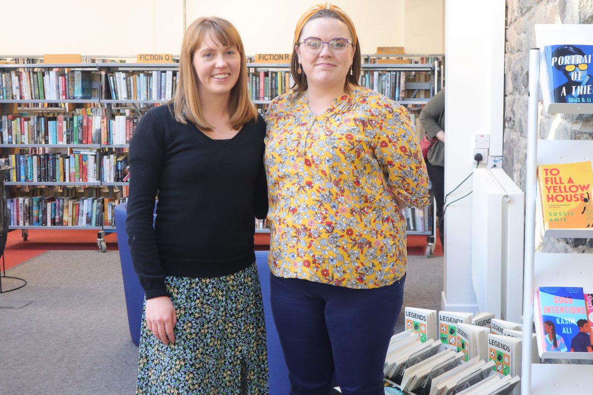 louthcoco's tweet photo. Paul MacArtain, Senior Research Fellow in DKIT captured the attention of Coláiste Chú Chulainn, Coláiste Lú and the general public with his knowledge on Irish seaweeds in Dundalk Library yesterday.
#bioeconomyirelandweek @librariesireland #louthlibraries https://t.co/wB76sCh3XR