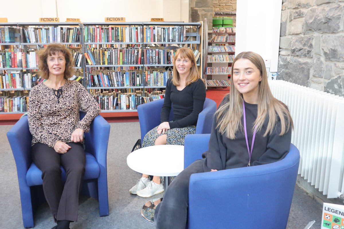 louthcoco's tweet photo. Paul MacArtain, Senior Research Fellow in DKIT captured the attention of Coláiste Chú Chulainn, Coláiste Lú and the general public with his knowledge on Irish seaweeds in Dundalk Library yesterday.
#bioeconomyirelandweek @librariesireland #louthlibraries https://t.co/wB76sCh3XR
