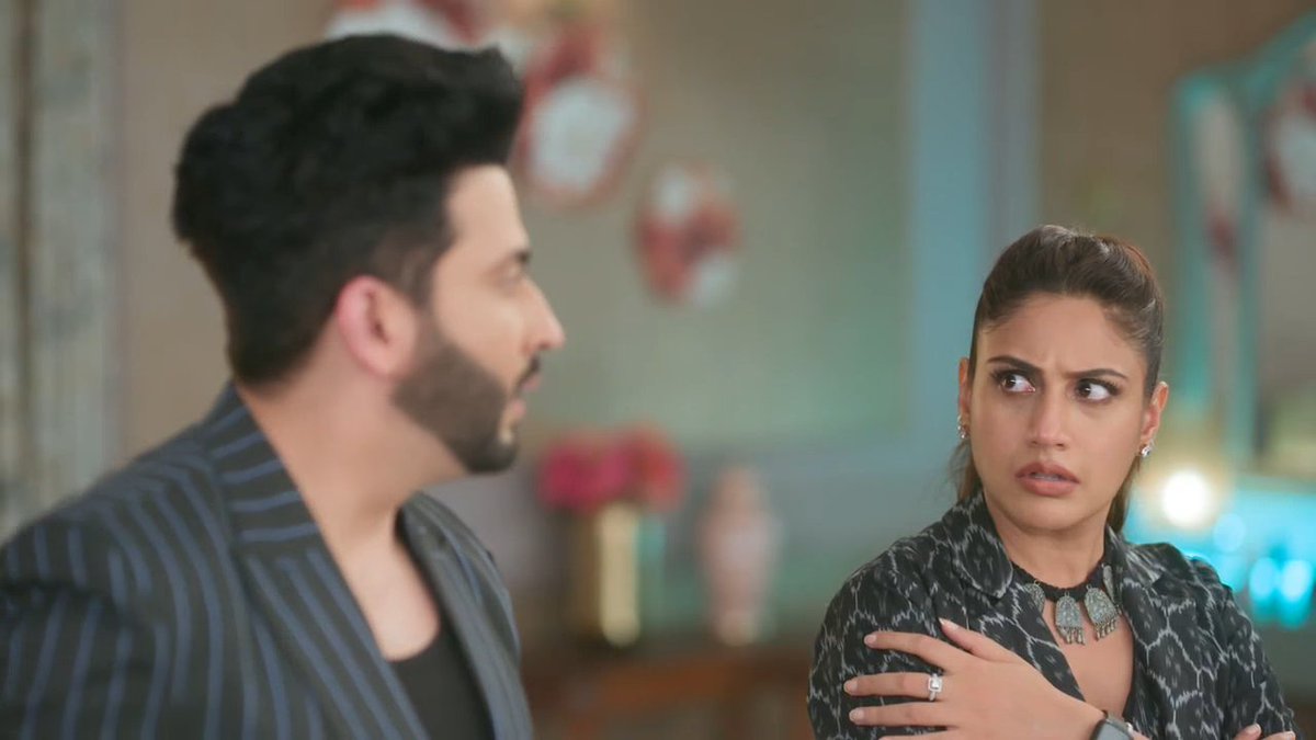 Excuse me maine kaha tha na abse tumhari koi help nahi lungi main so ye galatfehmi nikaal do apne dimaag se aur ye kya har vaqt apne papa ji ki dhons jamate rehte ho khud ke dam par kuch karke dikhao Raj Kumar Yadav 😏 cutti cancel meeting me time par na aane ke liye.