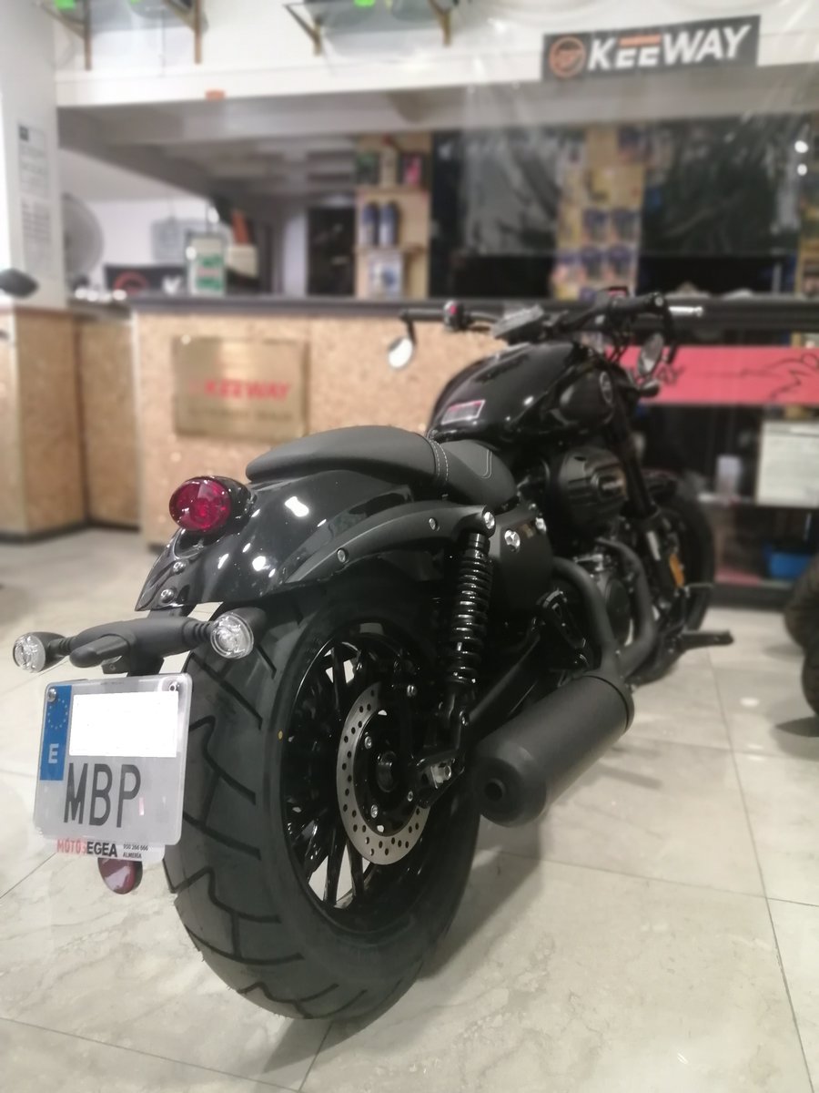 MotosEgea's tweet photo. Entregamos otra espectacular Keeway V-Cruise 125, que ya rueda por nuestra #Almeria . Motor en V refrigerado por agua con una potencia de 14,5CV, transmisión por correa y una linea que quita el hipo 😍
¡Mil gracias a su nuevo dueño! 👍
#keeway #Vcruise125 #custom125 #moto125 https://t.co/6CBASaiRR2
