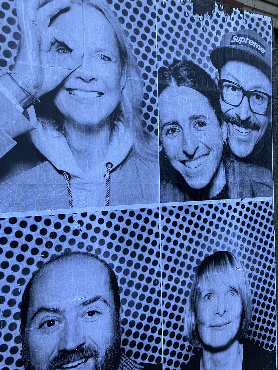 Noch kann man die letzten Spuren der <a href="/JRart/">JR</a> Fotoaktion <a href="/InsideOutProj/">Inside Out Project</a> an den Wänden des NRW-Forum bewundern! Danke an alle, die mitgemacht haben, ein wunderschönes Bild der Düsseldorfer*innen! #wonderwalls