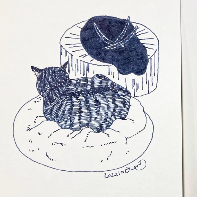 day19 ふろふき大根  新ふとんの検査を終えてお休みの愛猫と。 #inktober2022 #inktober #ペン画 #猫 #イラスト  なぜ風呂吹き? google先生に尋ねたところ諸説あるそうです(文字数のため割愛)