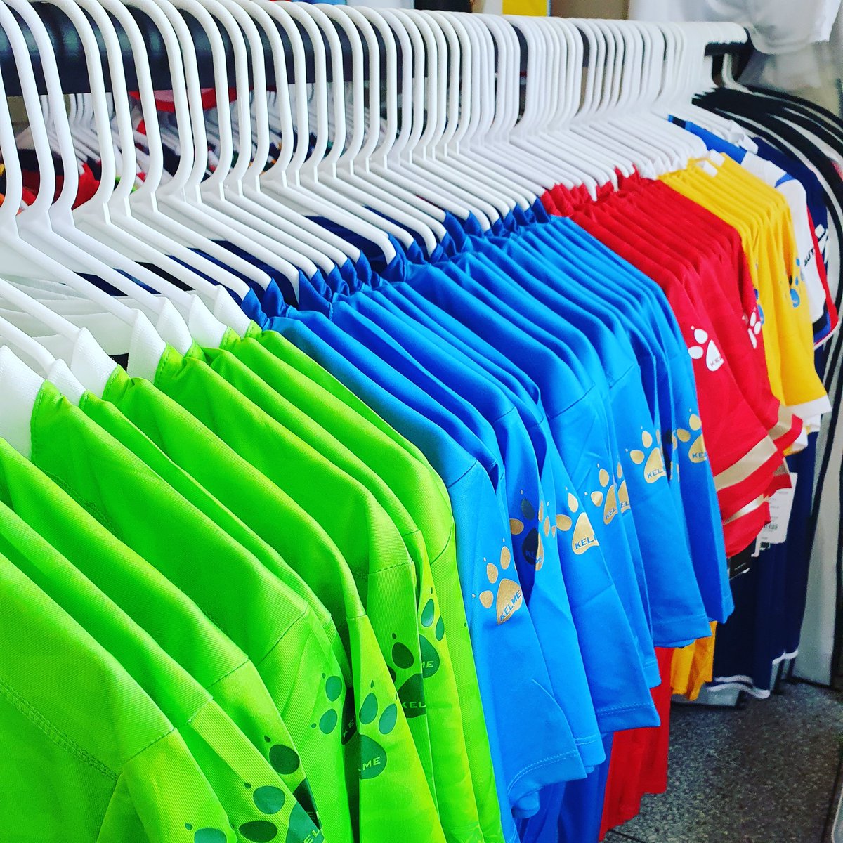 MystiqueJerseys's tweet photo. 🚨 Mystery Jersey Giveaway 🚨

If Cristiano Ronaldo 🇵🇹 or Harry Kane 🏴󠁧󠁢󠁥󠁮󠁧󠁿 score first this evening we’ll giveaway a https://t.co/s6kAUEVpyj box 📦❓️👕

To enter 👇

🔄 Retweet, its that easy ✔️ https://t.co/f0t1xXIOJx