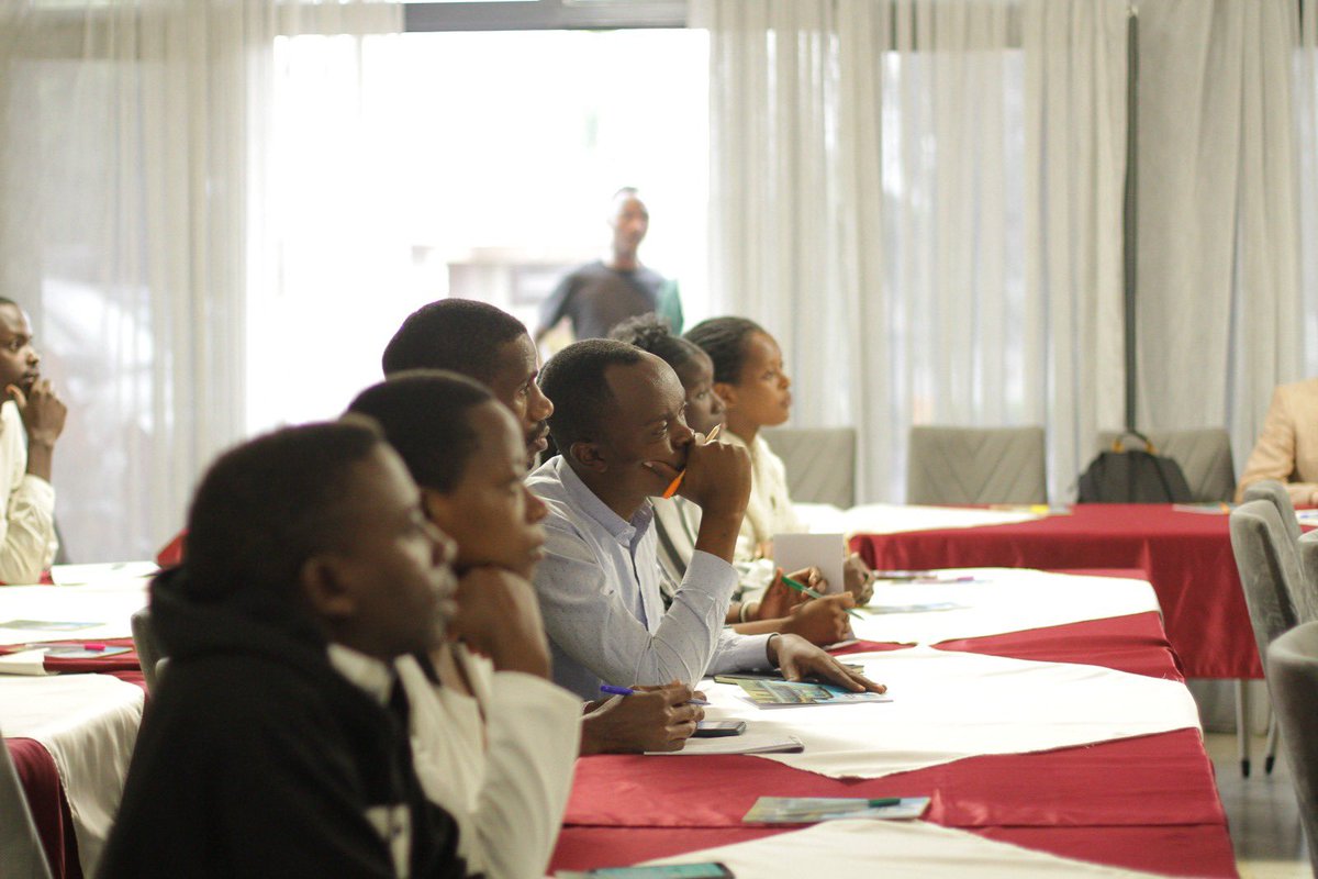 TheProtectorRw's tweet photo. #HappeningNow the youth climate dialogue supported by @EnvironmentRw funded by @GermanyinRwanda  to elevate the youth strategic voice on the road to COP 27 in Egypt 

It is  streamed at

https://t.co/QNdRiEY0tD

#youthvoicematter https://t.co/gTpqb8zdM2