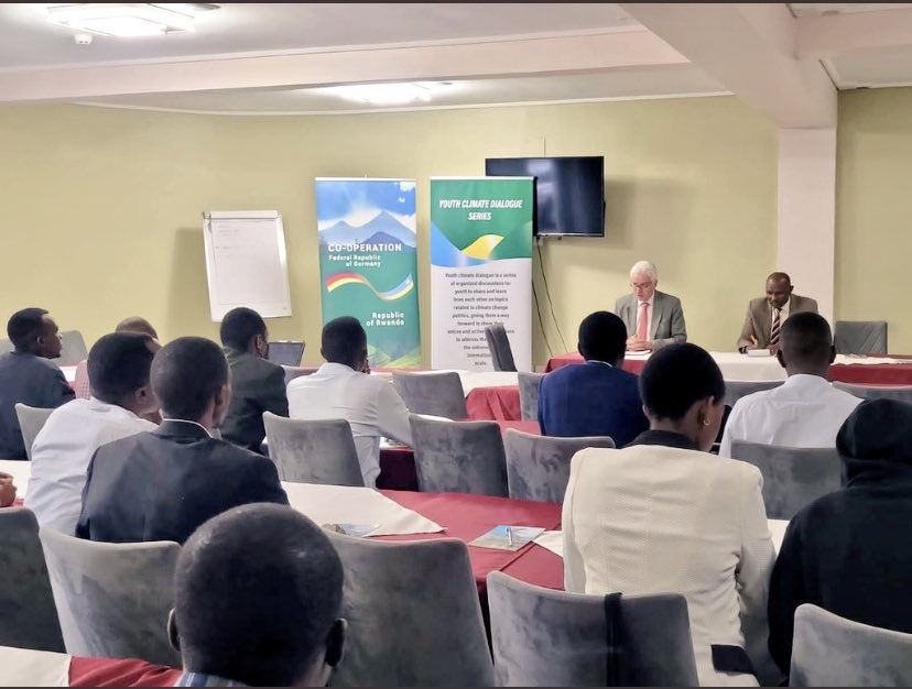TheProtectorRw's tweet photo. #HappeningNow the youth climate dialogue supported by @EnvironmentRw funded by @GermanyinRwanda  to elevate the youth strategic voice on the road to COP 27 in Egypt 

It is  streamed at

https://t.co/QNdRiEY0tD

#youthvoicematter https://t.co/gTpqb8zdM2