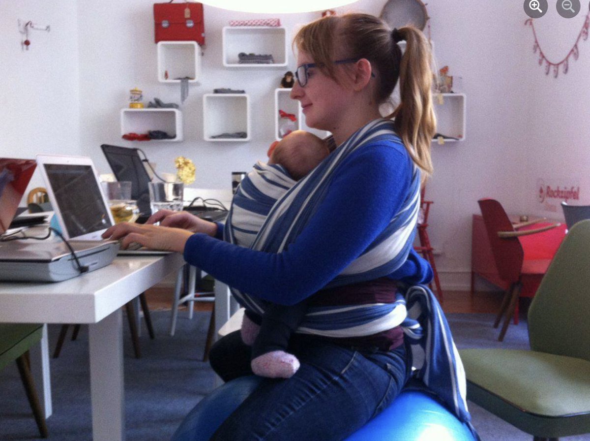 janinefunke's tweet photo. Heute, vor sechs Jahren, saß ich mit meinem drei Monate alten Kind im Eltern-Kind-Büro und habe an meiner Dissertation geschrieben. Ich habe kaum Elternzeit gemacht, bei keinen der drei Kinder. Heute frage ich mich: würde ich das wieder so machen? https://t.co/GdGctJZwfG