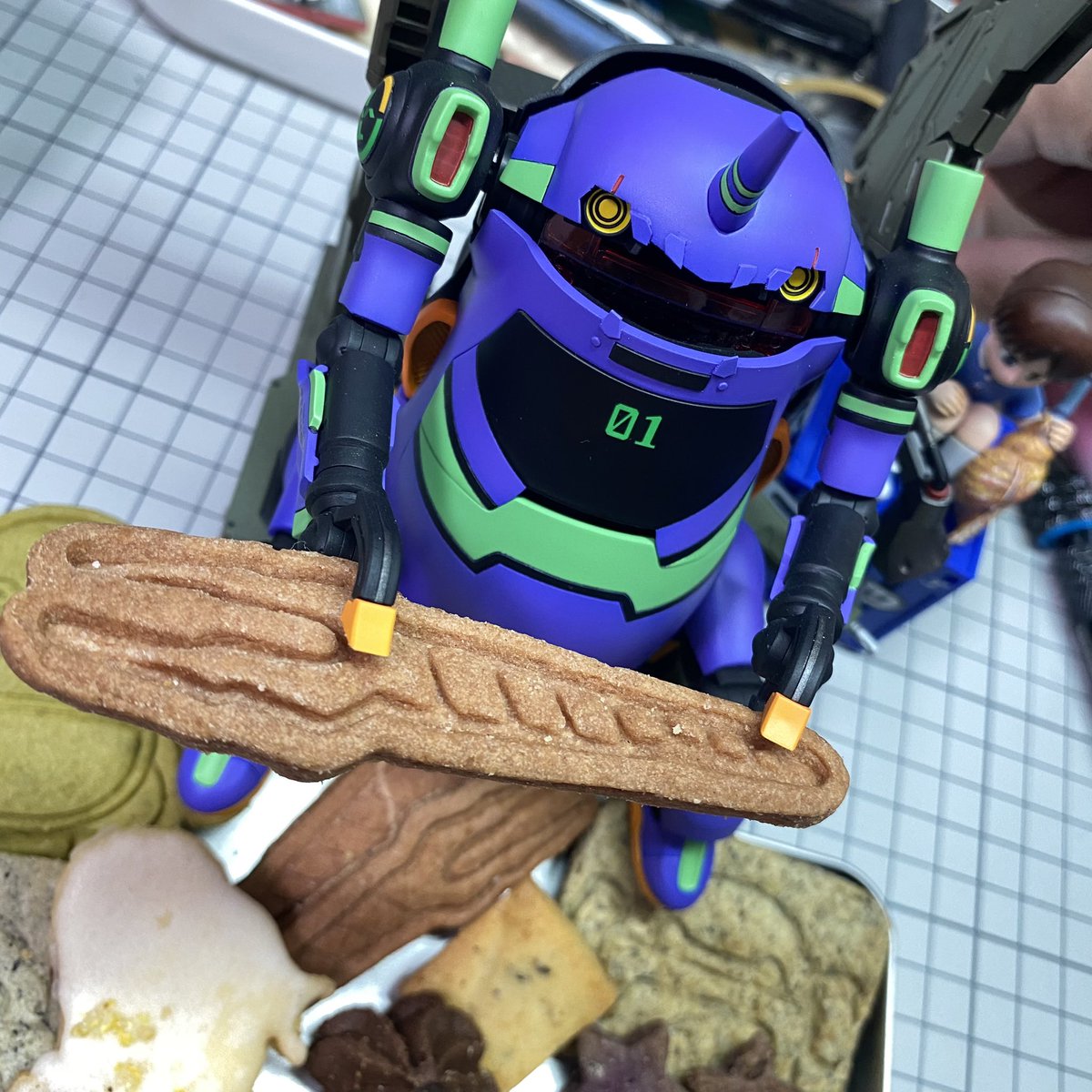 Danny2fish's tweet photo. 感謝mechatrowego小團伙的手功餅乾🍪！在這個冷門的wego世界有個火燒的熱情！好吃到不管熱量直接完嗑！

#MechatroWeGo #wego #hasegawa #plasticmodel #chubu #メカトロウィーゴ #evangelion #eva #plamo #plamodel #新世紀エヴァンゲリオン #エヴァンゲリオン #新世紀福音戰士 #初號機 #初号機 https://t.co/rA5NWYxWlW