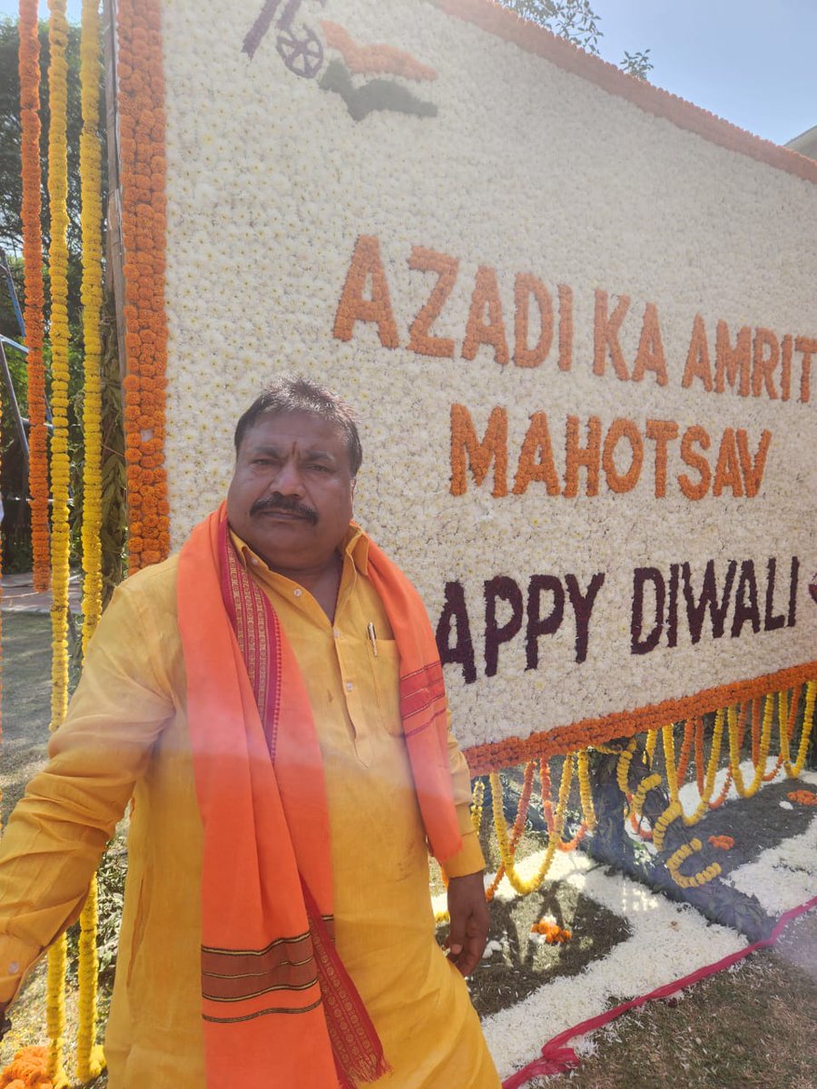 Pradepkumar4bjp's tweet photo. माननीय केंद्रीय राज्य मंत्री श्रीमती मीनाक्षी लेखी जी ने क्षेत्र के सभी लोगों को दीपावली की शुभकामनाएं एवं बधाइयां दी |
#meenakshilekhi #bjp #LokSabha #member #delhi #bjp #pradeepkumar #bhaiyaji #Drpradeepkumar #jilakeshavpuram #kohat #diwaliwishes #deepawali
@M_Lekhi https://t.co/lgnjLg7aGd