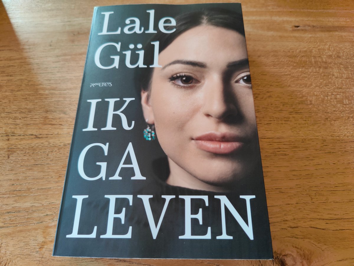 dennisdelange's tweet photo. Ter voorbereiding voor de @themateravond in @IsalaTheater , Capelle a/d IJssel, met als hoofdspreker @AmsterdamLale Lale Gül, i.h.k. v vrijheidscollege heb ik van mijn vriend Jordy het boek van haar geleend.
Ik ga dan samen met Jordy naar de voorstelling op 9 november 2022! https://t.co/XReeWZle51