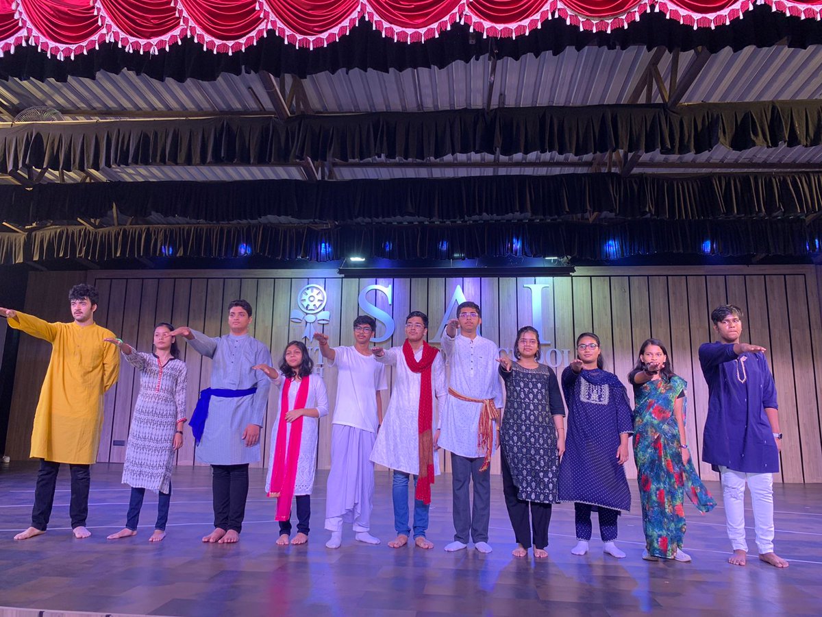 SAI_Edu_In's tweet photo. Today’s Club Assembly conducted by Classes IX-X Mask Club exhibited the Evils of Gender Discrimination existing in our society through a play. 
#MaskClub
#EvilsofGenderDiscrimination
#Performance https://t.co/8j1R0Sm9Wc
