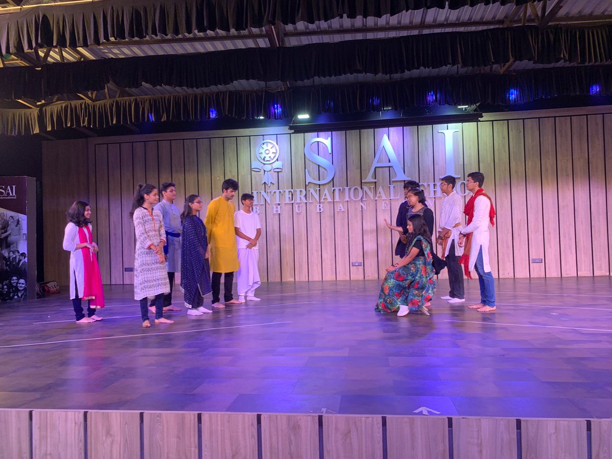 SAI_Edu_In's tweet photo. Today’s Club Assembly conducted by Classes IX-X Mask Club exhibited the Evils of Gender Discrimination existing in our society through a play. 
#MaskClub
#EvilsofGenderDiscrimination
#Performance https://t.co/8j1R0Sm9Wc