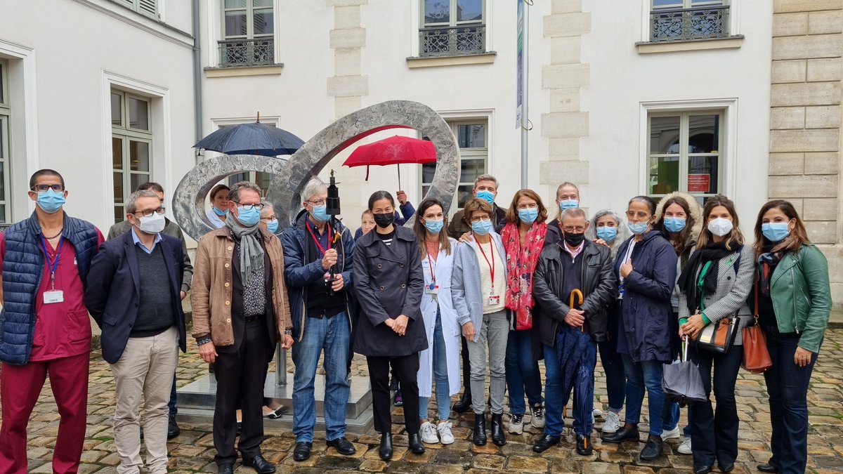 SanofiFR's tweet photo. [#Sante] À l’occasion de la Journée mondiale du don d’organes, nous étions à l'@hopital_necker afin de soutenir l'asso @TransFormeDON pour le départ symbolique de la flamme 🔥 des jeux mondiaux des transplantés qui auront lieu en avril 2023 en Australie 🇦🇺

#sport #greffe https://t.co/8q6zxuoa4D